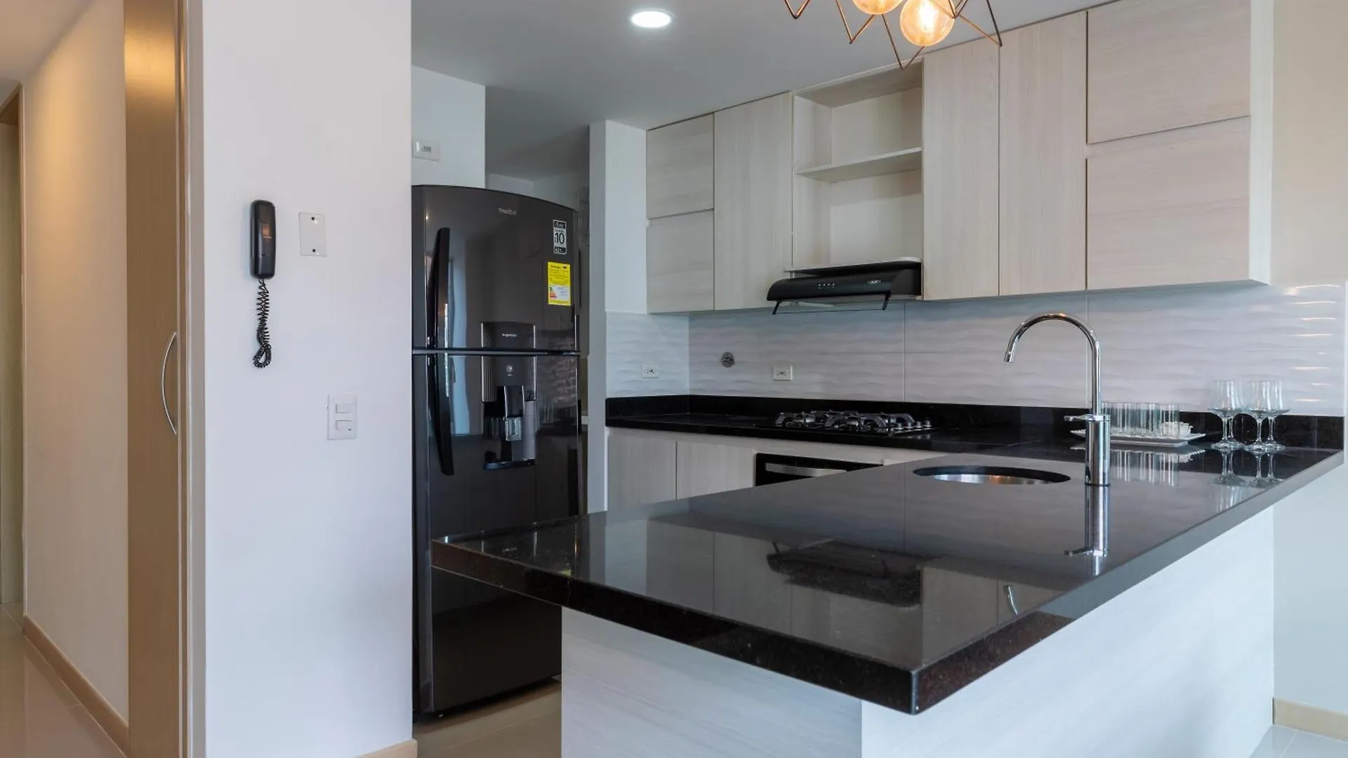 Villa Laura Apartamentos Exclusivos Con Ascensor Privado En Laureles メデジン アパート